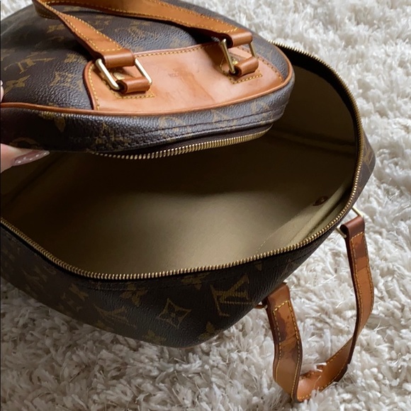 Louis Vuitton Excursion Bag - Picture 15 of 16